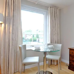 Fonthill - Central, Free Parking Off Street Apartment